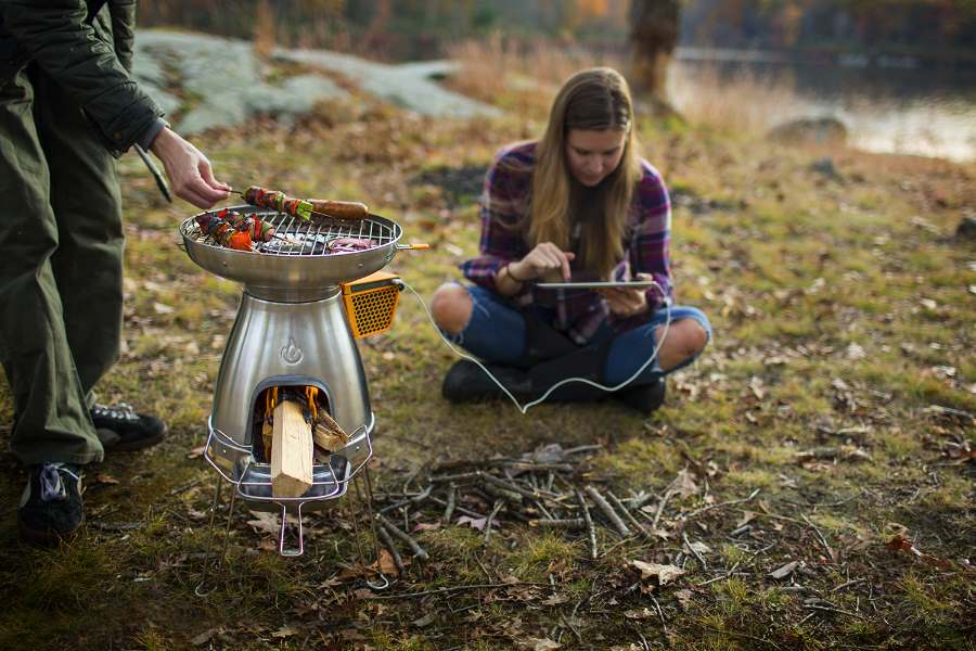 Biolite Basecamp - ger dig energi att ladda mobil etc och är ett vedeldat friluftskök.