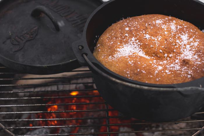 Bröd bakat i Dutch Oven.