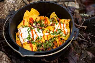 Dutch Oven med färdig chilaquiles.