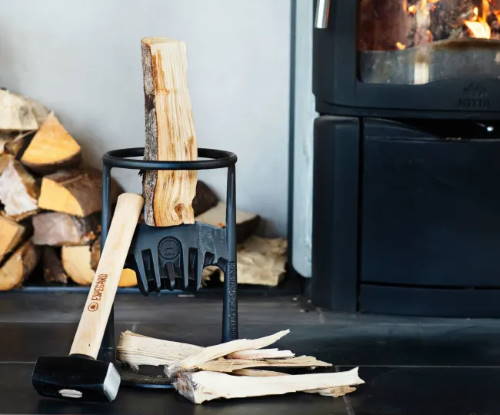 Kindling Cracker vid kamin