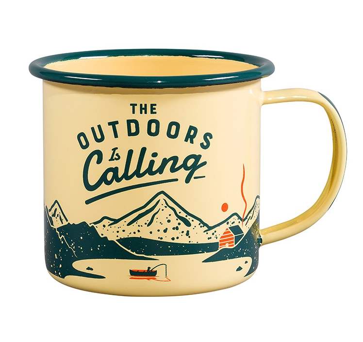 Emaljmugg retro med tryck: The outdoors is calling.