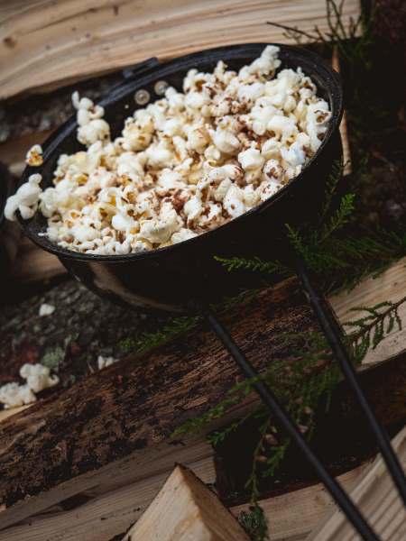 Öppen Popcorn Popper - med lite choklad smält på popcornen!